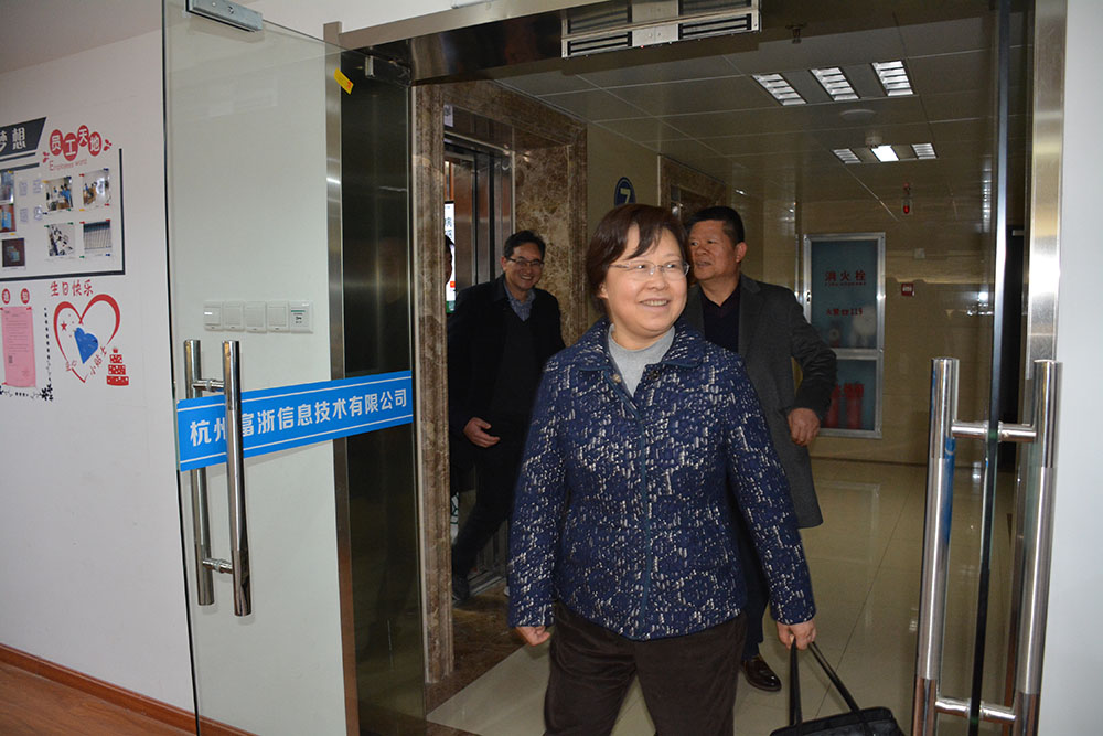 省委副秘書長、省檔案局局長劉蕓帶隊來公司開展“服務(wù)企業(yè)、服務(wù)群眾、服務(wù)基層“活動1.jpg